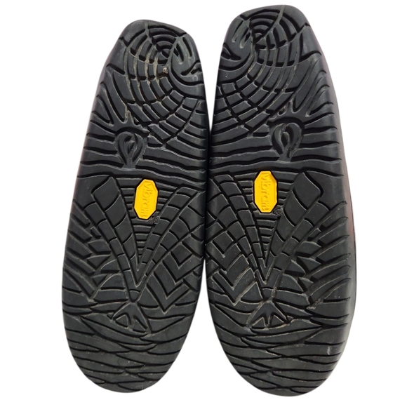 Manitobah Mukluks Gray Fur-Lined Boots - Picture 4 of 7